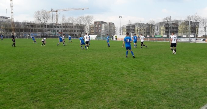 V úterý jsme v rámci čtvrtfinále poháru PFS, zajížděli na hřiště SK Hostivař – šesté mužstvo Pražského přeboru staršího dorostu.