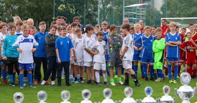 Nedělní den pořádal FC Zličín již tradiční turnaj mladších žáků. Počasí nám přálo, hřiště bylo v dobré kondici a 14 účastníků, kteří předváděli své nejlepší výkony, aby získali pohár.  
