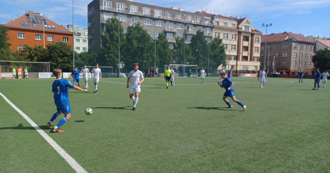 Zápas o první místo moc fotbalu nenabídl … !