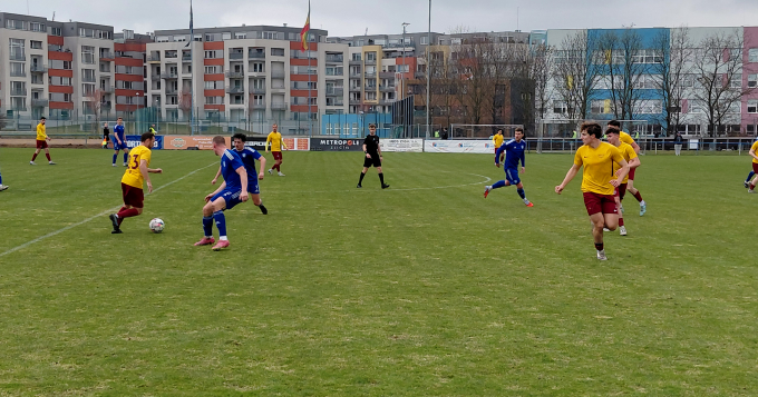 V 18. kole VEOLIA PRAŽSKÁ TEPLÁRENSKÁ přebor mužů, jsme v sobotu 21.3.2026 hostili již na travnatém hřišti Duklu Jižní Město.